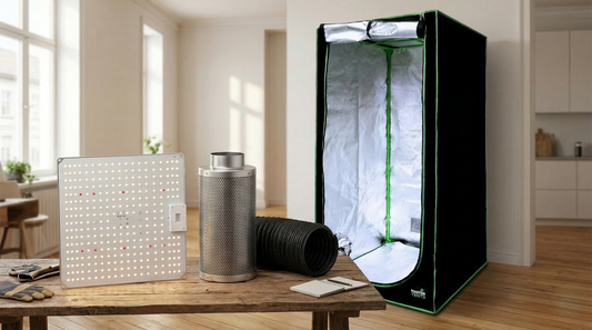 Equipamentos para cultivo indoor com baixo orçamento, incluindo painel LED de cultivo, filtro de carvão, duto de ventilação e estufa grow para iniciantes montarem um grow em casa.